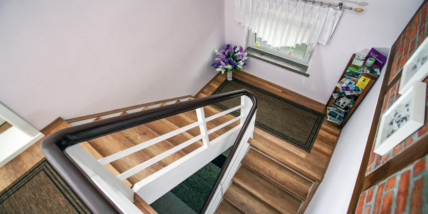 Treppe mit Laminat belegen - Firma Tresabo