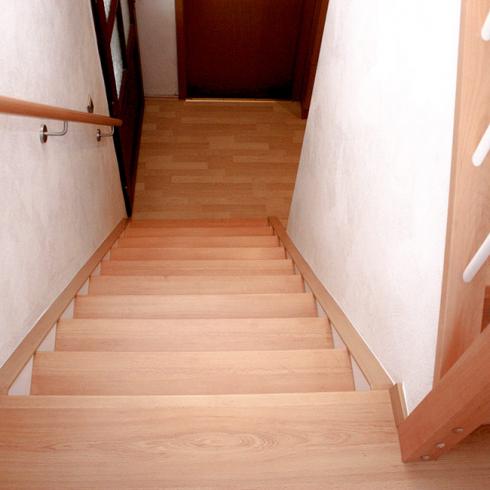 alte Treppe sanieren mit Buche Laminatstufen