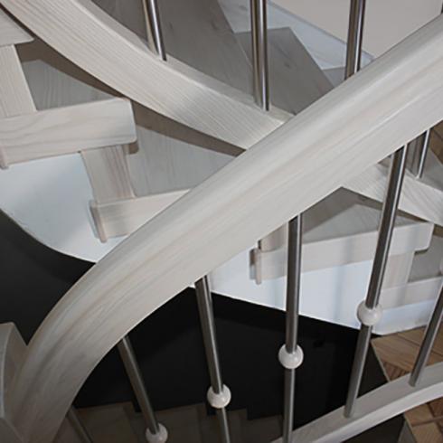 Treppenrenovierung mit Laminat Nussbaum weiss Stufen